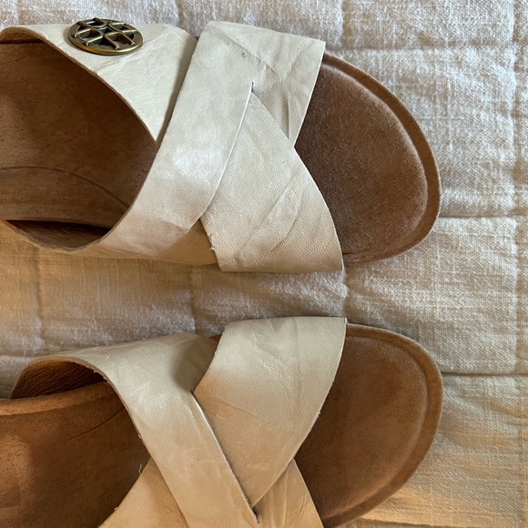 UGG Adorable Wedge Shoe - Picture 5 of 9